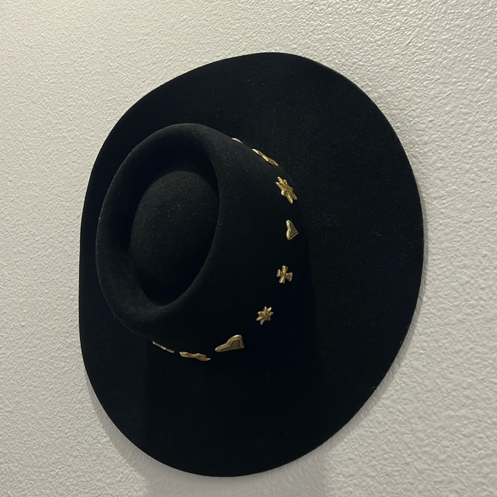 lack of color hat